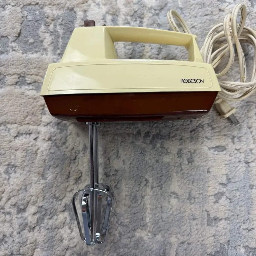Vintage Robeson Hand Mixer w/Beaters 5-speed Almond & brown country kitchen